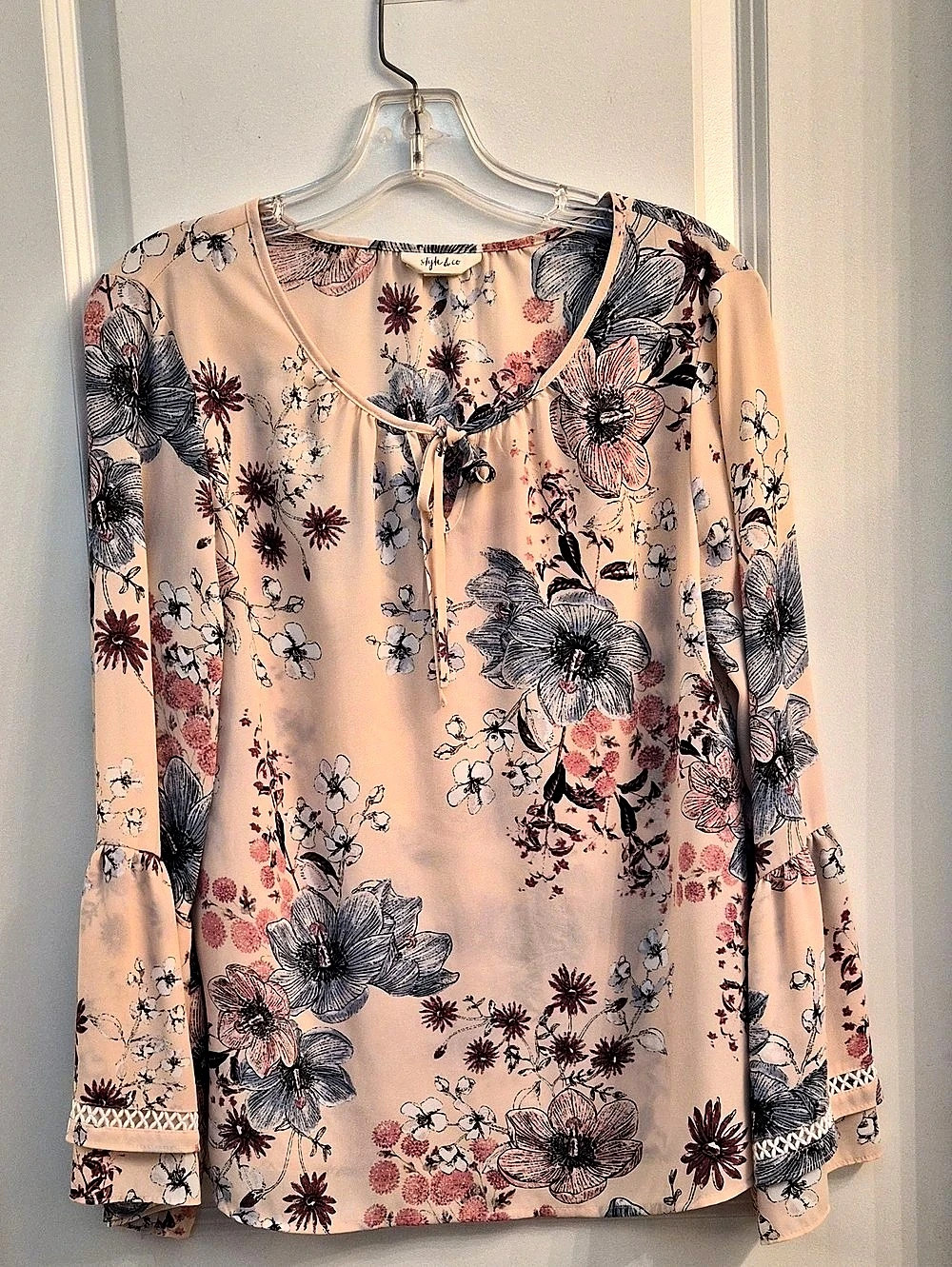 Style & Co Floral Blouse in Pink & Blue Size XS Like New